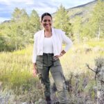 Page Turner Instagram - Ohhhhhhh boiiiiii … So excited to be part of #BattleOnTheMountain!! Judging these fabulous mountain cabins with @jasminerothofficial was so fun and of course the Battle Mentors were amazing @kimmylesdesign @kimspradlinwolfe @rico.to.the.rescue!! ❤️❤️ Catch the season premiere of #BattleOnTheMountain 01/22/24 at 9/8c on @hgtv! … How sweet are my new “Dakota” 🤣 friends @chelseahouska @coledeboer! Rocky Mountains