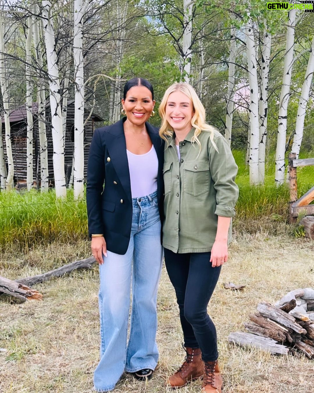 Page Turner Instagram - Ohhhhhhh boiiiiii … So excited to be part of #BattleOnTheMountain!! Judging these fabulous mountain cabins with @jasminerothofficial was so fun and of course the Battle Mentors were amazing @kimmylesdesign @kimspradlinwolfe @rico.to.the.rescue!! ❤️❤️ Catch the season premiere of #BattleOnTheMountain 01/22/24 at 9/8c on @hgtv! … How sweet are my new “Dakota” 🤣 friends @chelseahouska @coledeboer! Rocky Mountains