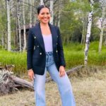 Page Turner Instagram - Ohhhhhhh boiiiiii … So excited to be part of #BattleOnTheMountain!! Judging these fabulous mountain cabins with @jasminerothofficial was so fun and of course the Battle Mentors were amazing @kimmylesdesign @kimspradlinwolfe @rico.to.the.rescue!! ❤️❤️ Catch the season premiere of #BattleOnTheMountain 01/22/24 at 9/8c on @hgtv! … How sweet are my new “Dakota” 🤣 friends @chelseahouska @coledeboer! Rocky Mountains