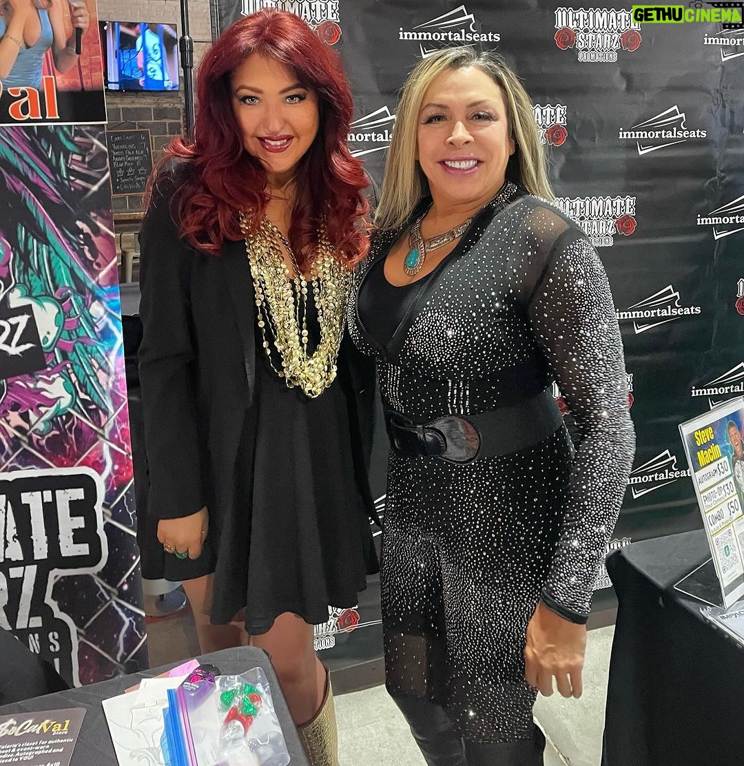 Paige Nicole Mayo Instagram - The best part of an autograph signing is having a reunion with your buddies! Thrilled to see the gorgeous @theangelorsini! 🌟 2300 Arena