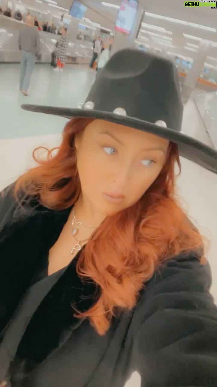 Paige Nicole Mayo Instagram - 18+ hour travel day! ✈️ How am I feeling? I’m stayin’ alive, bro! 💪🏼😆 Happy to be home in #Orlando for a few weeks. But inbetween… I’ll be seeing you all soon in Milwaukee, Nee Jersey, New York and Philadelphia! Check my stories for show/signing info! 💋 Orlando, Florida