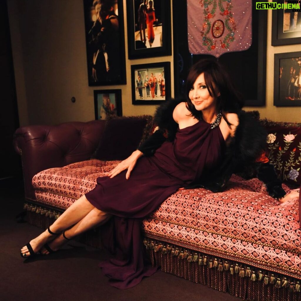 Pam Tillis Instagram - Baby it’s kinda cold outside. Come on in and warm up with some music and musing at the Franklin theatre Tuesday night! Post election wind down. We’re gonna have fun! #countrymusic #90scountry Franklin, Tennessee