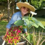 Pam Tillis Instagram - The important thing is to keep growing!! Thank you to Beth Wagner from @knockinroots for coming over and helping me pick some stuff to send to the @nashvillecommunityfridge ! Great place for your extra produce. Stay cool! Stay hydrated!! #summer #gardening #flowers Nashville, Tennessee