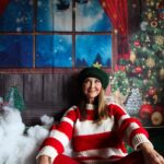 Pam Tillis Instagram - Last minutes of chill before last minute shopping 🎄 #haveyourselfamerrylittlechristmas #pearldiver #iloveaberet