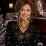 Pam Tillis Instagram - Join us in celebrating the holidays tomorrow night on @cmt @ 9/8c with “A Tennessee Kind of Christmas” 🎄 #cmt #tenneseechristmas #countrychristmas