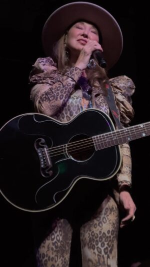 Pam Tillis Instagram - When you get a request but the band doesn’t know it yet 🎤 
#pamtillis #90scountry #womenofthe90s #countrymusic