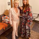 Pam Tillis Instagram - When @lorriemorgan_official says she’s wearing the pink @manuelcouture suit, I know I gotta step up my fashion game. How’d I do? 💃🏻 Jay and Susie Gogue Performing Arts Center at Auburn University