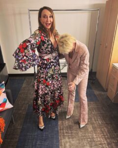 Pam Tillis Instagram - When @lorriemorgan_official says she’s wearing the pink @manuelcouture suit, I know I gotta step up my fashion game. How’d I do? 💃🏻 Jay and Susie Gogue Performing Arts Center at Auburn University