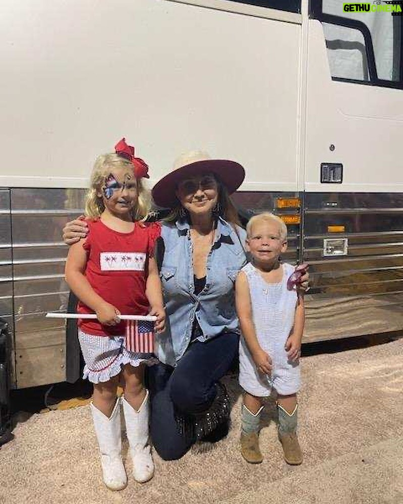 Pam Tillis Instagram - A couple snaps from this weekend on a short Texas run! Let’s celebrate what’s right with our country and try to spread kindness and unity where it’s not, we have so much to be grateful for. Happy 4th!! 🧨🎆 #4thofjuly #happy4th #photodump