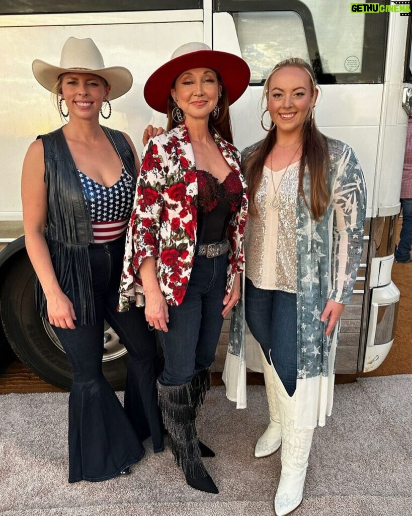 Pam Tillis Instagram - A couple snaps from this weekend on a short Texas run! Let’s celebrate what’s right with our country and try to spread kindness and unity where it’s not, we have so much to be grateful for. Happy 4th!! 🧨🎆 #4thofjuly #happy4th #photodump
