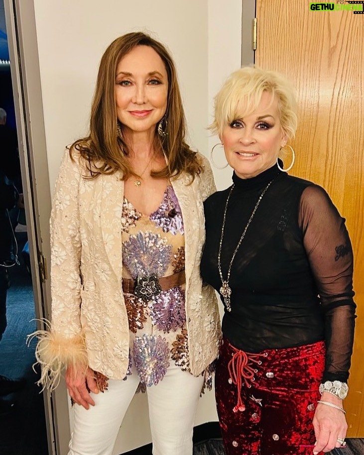 Pam Tillis Instagram - Lincoln City was good to us! Thank you Chinook Winds for having us. Great crowds and ocean view rooms! What more could you ask for? Grits and Glamour #90scountry #countrymusic Lincoln City, Oregon