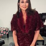 Pam Tillis Instagram - Still grinning from the great fun we had on our Christmas run. Today is a quiet, reflective Christmas for me. I’m just thinking, whoever you are out there, remember in the rush to show up for everyone else, don’t forget to give yourself a little gift or maybe just the gift of kindness. It’s not selfish…think of it as vitamin K for kindness so you can keep caring for and loving the ones that need you and beyond. Water your garden first then share the roses. Peace be with you! #merrychristmas #happyholidays Nashville, Tennessee