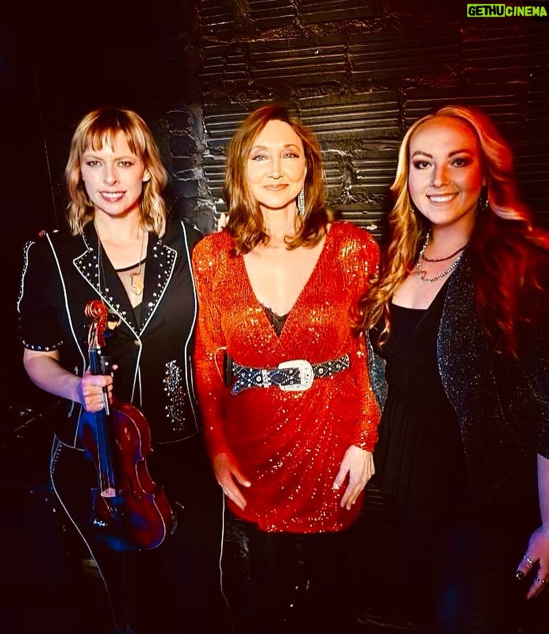 Pam Tillis Instagram - Charlie’s Christmas Angels? I don’t know about that lol, but the mission is to spread as much joy and cheer as possible the next 6 tour stops. The wonderful Haley Sullivan keys, equally wonderful Natalie Murphy violin and me, guitar, shaker, triangle and lead kazoo!!! Annapolis, MD (Tonight) Bethlehem, PA 12/14 Wytheville, VA 12/15 Waynesboro, VA 12/16 Cincinnati, OH 12/17 Wilmington, DE 12/18 Venue and ticket information at my website! #Christmas #tour #countrymusic