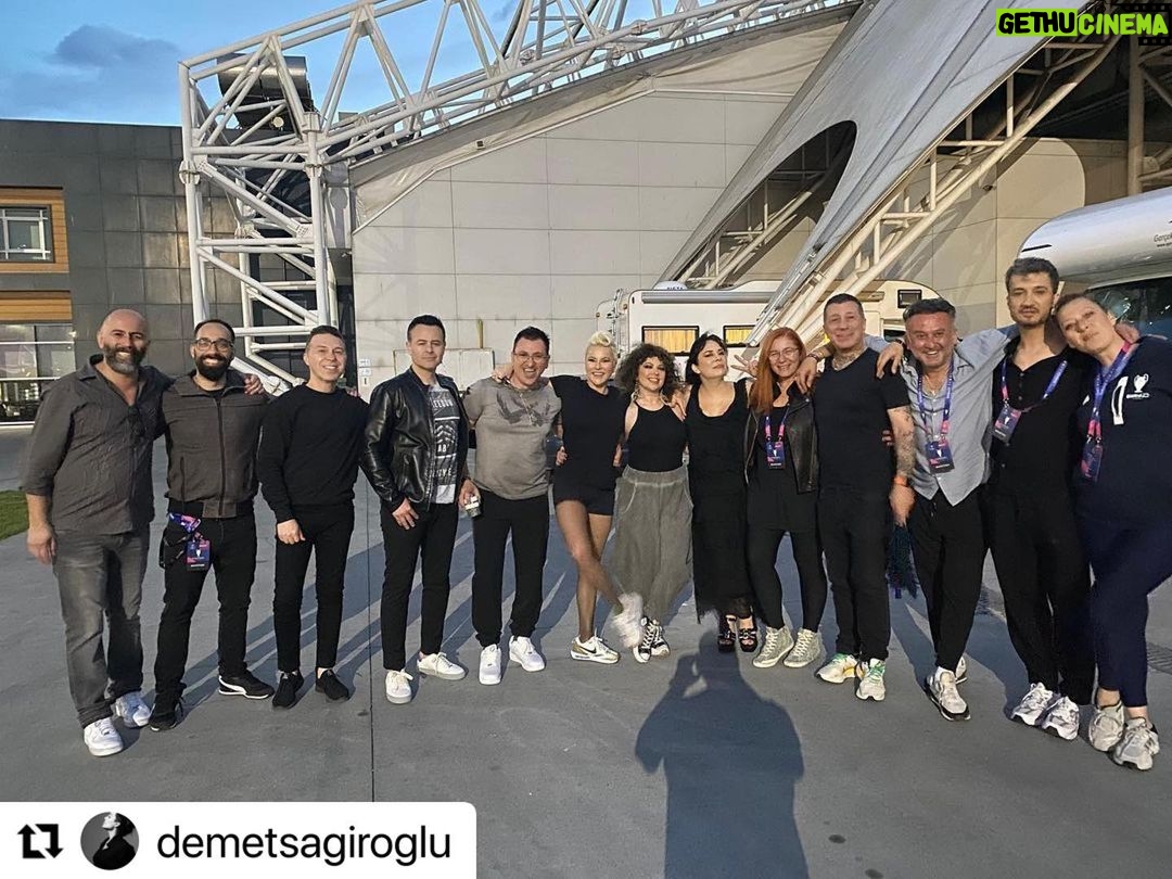 Pamela Spence Instagram - #Repost @demetsagiroglu ・・・ Yenikapı’da @championsleague @uefa_official kapsamı için yine bu şahane ekip buluştuk..Konser şahane, dostlarım daha da şahane! 🤩 @cansengun1 @pembekeci @barbarosb fermanakgul @umitsayinofficial @perdeninardindakiler @ranaturkyiilmaz @okanatakay @stolgakilic @canerustundag @onurnar @ahmet1yildirim @ahmetyildirimstudio @mehmettiren ♥️🤘🏻🥰