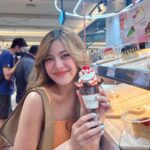Panyanut Jirarottanakasem Instagram - มาเดิน แกรนด์สเตชั่น ตลาดนัดติดแอร์ค่าาา ไม่ใช่ที่ไหนไกล แฟชั่นไอส์แลนด์คับ อิ่ม อร่อย ช้อปปิ้งของถูก เดินเพลิน ถ่ายรูปก็เพลินค่า เจอเพื่อนด้วย เม้ามอยกันไปอี๊กก ม่วนนน 🍭🍩🍪👗👖🧢🚂🚂🚂 #Fashionisland #แกรนด์สเตชั่น #แหล่งรวมของกิน #มุมถ่ายรูปชิคๆ Fashion Island (แฟชั่นไอส์แลนด์)