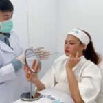 Panyanut Jirarottanakasem Instagram - หน้าไม่เท่ากัน หน้าย้อย ไม่มั่นใจสุด รีบมาที่ @doctorlifeclinic เลยค้าบ โปรแกรมที่ซีนเลือกทำคือ ฉีดเมโสแฟตและโบท๊อกนะคะ 7 วันยุบเลย แฮปปี้มาก คุณหมอให้คำแนะนำดี ปลอดภัย เจ็บตัวน้อยสุด ซีนแนะนำเลยน้า 💕🥰 #mesofat #botox #doctorlifeclinic