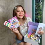 Panyanut Jirarottanakasem Instagram - แท็กเพื่อนเลยย!! มาาาาค่ะทุกคนน ซีนชวนมาประกวดตัดชุด เดินแฟชั่นโชว์ จากผ้า 1 ผืนกับ กิจกรรม People Rainbow Runway คับบบ เริ่ดมากงานนี้ นำทีมกรรมการโดย พี่สไปรท์ บะบะบิ @spritebababi965 คุณครู @texas_choreo นักออกแบบท่าเต้นและการแสดง ของศิลปินระดับโลก และพี่เตเต้ @khuntetay ผู้เขียนหนังสือ Rainbowlogy เปิดประสบการณ์ การแข่งขันในวงการแฟชั่น โดยผู้ชนะมีโอกาสได้ออกแบบชุดขึ้น Stage ให้กับวง @redspin_official 😍😍🌈🌈 เปิดรับสมัครผู้เข้าแข่งขันแล้วตั้งแต่ 15 ก.ย. - 15 ต.ค. 66 อายุตั้งแต่ 18-27 ปี สมัครเลยย แล้วเจอกันวันงาน ที่ People Park อ่อนนุช นะ! ติดตามข้อมูลข่าวสารเพิ่มเติมได้ที่ IG: @peoplepark_onnut FB: People Park อ่อนนุช LINE OA: @Peoplepark #PeopleRainbowRunway23 #Peopleparkonnut #Peopleparkอ่อนนุช