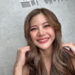 Panyanut Jirarottanakasem Instagram - มาจ้า นานๆทีจะต่อขนตากะเค้า ปกติต่อขนตาแล้วขนตาลงมาปิดตาตลอด แต่ร้านนี้ช่างเก่งมากค่า งอนสะพรึง ตาโตเชียว หวานมากเลย 🥹 วันนี้มีแว๊กคิ้วด้วย ป้ายยาร้านนี้น้า Rosy Daisy พระราม9-รามคำแหง คับ มีโปรลด 10% อยู่ด้วยน้า จัดเลย 🫶🏻💗 #ต่อขนตาแบบวอนยอง #ต่อขนตา #แว๊กซ์คิ้ว Rosy daisy 로지 데이지