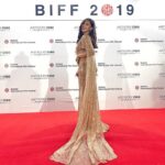Panyanut Jirarottanakasem Instagram - ภาพบรรยากาศงานเทศกาลหนังปูซาน Busan International Film Festival 2019 ที่เกาหลีเมื่อวันที่ผ่านมาค่า ขอบคุณ Artistry Thailand มากๆที่ให้โอกาสซีนในฐานะ Passionista ประเทศไทย จาก Artistry ผู้สนับสนุนหลักของงานนี้ได้ไปร่วมงาน รวมถึง Artistry Pool Party ที่ Exclusive มากๆ 🎉🌊🌈 . เป็นประสบการณ์ที่ประทับใจสุดๆ ตื่นตาตื่นใจ และได้รับแรงบันดาลใจกลับมาเต็มๆ ได้เจอดาราหลายคนและพี่ๆ FC นานาชาติที่เรากรี๊ด ตื่นเต้นตลอดทั้งทริปเลยค่ะ . โพสนี้เป็นออเดิร์ฟนะคะ ทริปนี้ซีนทำคอนเท็นเยอะมาก เก็บทุกช็อตจริงๆ จะทยอยตัดและลงนะคะ พี่ๆไม่ผิดหวังแน่นอนค่า ปล. Passionista ประเทศไทย ไม่แพ้ชาติใดเลยนะคะ อิอิ 💕🇹🇭 . ขอบคุณชุดที่มีเอกลักษณ์ความเป็นไทย สะกดสายตามากๆ จาก @tormai_studio นะคะ คัตติ้งดีมากๆเลย มีแต่คนชมว่าชุดสวยมาก ปลื้มจริงๆ 🥰🥰 สีผมสีลาเวนเดอร์นี้ต้องยกให้ @milbonthailand นะคะ 💙🔮 และหน้า-ผมนี้ โซซีนจัดให้เองจ้า ✨✨ . Artistry Thailand Exclusively from Amway #PASSIONISTA #BIFF2019 부산국제영화제 Busan International Film Festival (BIFF)