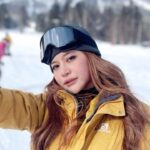 Panyanut Jirarottanakasem Instagram - เห็นเค้าเล่นสกีเล่นบอร์ดกันก็เอามาลงบ้าง คิดถึงสกี Hoshino Tomamu คือตอบโจทย์เราสุดแล้ว 💕⛷️🎿 always miss you @nice_kitty8 Hoshino Resorts Tomamu