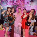 Panyanut Jirarottanakasem Instagram - เป็นงานแต่งที่สนุกมาก มาเป็นสักขีพะยีให้พี่ๆทั้งสอง เส้นทางความรักสวยงาม นั้ลล้ากก เป็นอีกคู่ที่น่าอิจฉามาก เค้ารักกันมากกกๆจริงๆ ยินดีด้วยนะงั้บ 🪩🕺🏼💿🎞️📽️💗💕 ลิโด้: LIDO Connect