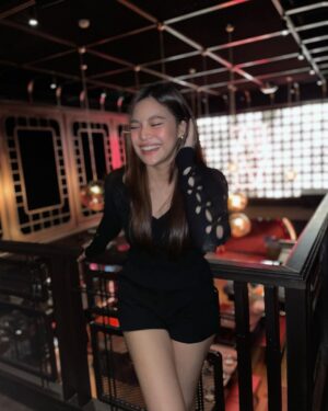 Panyanut Jirarottanakasem Instagram - Flash night like LAVA 🌋 
เพิ่งรู้ว่าลาวาอยู่ตรงนี้ 😋