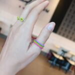 Panyanut Jirarottanakasem Instagram – ไม่มีอะไรเลย แค่อยากจะลงแล้ว 🥹 ไม่ต้องรอแบรนดิ้งเสร็จได้มั้ย ตื่นเต้นจนลงก่อนเลยล้ะกัน จะเสริมเฮง จะสายมูก็เลือกสีที่สบายใจใส่ออกจากบ้านไปเลย @box.rux.mu น่าร้ากกมาก 🌈💕🍩🍭🍬💍💎 #enameljewelry