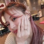 Panyanut Jirarottanakasem Instagram – ไม่มีอะไรเลย แค่อยากจะลงแล้ว 🥹 ไม่ต้องรอแบรนดิ้งเสร็จได้มั้ย ตื่นเต้นจนลงก่อนเลยล้ะกัน จะเสริมเฮง จะสายมูก็เลือกสีที่สบายใจใส่ออกจากบ้านไปเลย @box.rux.mu น่าร้ากกมาก 🌈💕🍩🍭🍬💍💎 #enameljewelry
