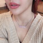 Panyanut Jirarottanakasem Instagram – ไม่มีอะไรเลย แค่อยากจะลงแล้ว 🥹 ไม่ต้องรอแบรนดิ้งเสร็จได้มั้ย ตื่นเต้นจนลงก่อนเลยล้ะกัน จะเสริมเฮง จะสายมูก็เลือกสีที่สบายใจใส่ออกจากบ้านไปเลย @box.rux.mu น่าร้ากกมาก 🌈💕🍩🍭🍬💍💎 #enameljewelry