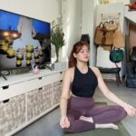 Panyanut Jirarottanakasem Instagram – กลับมาออกกำลังกายแล้วจ้าาา แค่ plank 3 รอบเหงื่อชั้นก็ตกแล้วตอนนี้ 🤣🤫🐒 หลัง stretching ได้นั่งสมาธิ คือลูปการออกกำลังกายที่จบฟินนาเล่มาก 🧘🏻‍♀️ #zozeenworkout