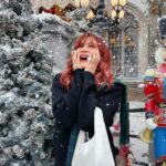 Panyanut Jirarottanakasem Instagram - Fa la la la ☃️☃️☃️ Merry Merry Christmas! ขอให้ปีนี้สนุกสนานกับโมเม้นสิ้นปี ส่งท้ายปี กับความหนาวกรุบกริบ ยิ้มส่งปีที่ทำให้เราเติบโต ต้อนรับปีที่ตื่นเต้นยิ่ง กว่านะครัชช Joy to the world ไปเลย ใครไม่ได้ของขวัญ ก็ต้องให้ของขวัญตัวเองนะ ช็อคโกแลตร้อนๆกับซีรี่ส์ดีๆซักเรื่องก็ได้ ใครไม่ได้ไปไหน ก็อย่าให้ความเหงามาทำให้เราเหี่ยวเฉา รักตัวเองและยิ้มเยอะๆ 🤍🤍🎄🎅🏻🎁 #xmas B-Story Garden Cafe & Restaurants