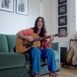 Paola Turci Instagram - Vai via melodia Resta solo l’anarchia E’ una canzone che passa sepolta dentro a una cassa Vi sta piacendo Caramella? 🔊🍬