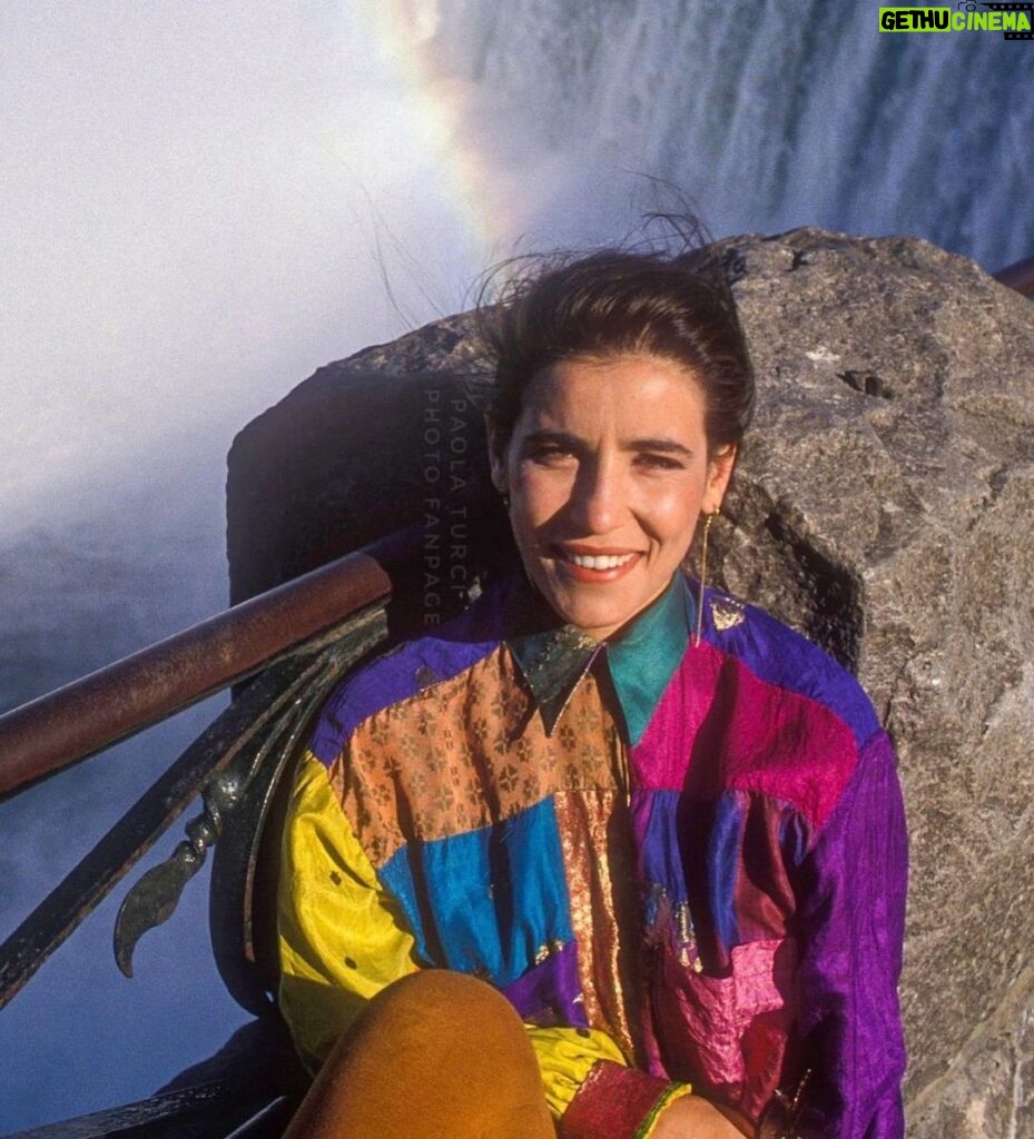 Paola Turci Instagram - 2 vite fa Cascate del Niagara #viaggi 🌈