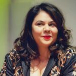 Paola Turci Instagram – Michela
Sei stata e resterai una luce accesa per le persone che come me hanno avuto bisogno della tua sensibilità e intelligenza, della comprensione dei rapporti e il valore dei diritti. 
Che privilegio averti conosciuta, abbracciata, sorriso. Fu Gino Strada a presentarci…ora vi immagino insieme. 
Riposa in pace, stella d’agosto