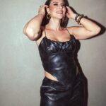 Paolla Oliveira Instagram - Ontem foi emocionante te celebrar, @ivetesangalo! Suas músicas, seu ritmo e o jeito de levar a vida fazem parte da minha história. Cantar cada sucesso seu ontem me fez reviver bons momentos e chorar um pouco, de alegria. Vc é um mundo! ❤️ #Ivete30 #IveteNoMaracanã