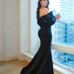 Paolla Oliveira Instagram - 51º International Emmy Awards! Pronta pro Red Carpet. 🤞🏻 #CaraECoragem