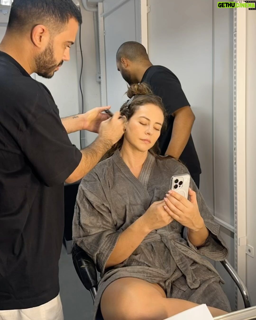 Paolla Oliveira Instagram - Domingo de trabalho, risadas e muita novidade 🤍 São Paulo, Brazil