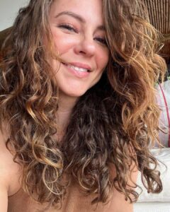 Paolla Oliveira Instagram - Muito prazer, eu sou Paolla Oliveira.. Esses dias passou por mim uma pessoa que questionou 