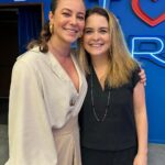 Paolla Oliveira Instagram - Eu aqui no feriadão, me deu vontade de falar de uma das coisas que mais me dá vontade de viver: a arte! Eleva meu espírito aplaudir essas colegas de profissão tão talentosas e raçudas. Cada uma com seu legado e história nesses palcos vida a fora. Esses dias pude conferir três talentos que valem muito a pena indicar pra vocês aqui também. @claudiaabreu_atriz incrível em "Virgínia". Em cartaz no RJ. @veraholtz sempre potente, hipnotizante em "Ficções", em cartaz esse fim de semana em Curitiba. @heloisaperisse transformando o humor numa reflexão genial, através de "A Iluminada". Agora indo fazer apresentações em BH. São três espetáculos bem distintos que se conectam através do amor pela nossa cultura, pelo teatro, pela coisa mais preciosa em qualquer arte que se escolha fazer, o público. Vá ao teatro!