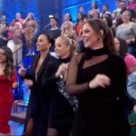 Paolla Oliveira Instagram - Atualizando o pacote de figurinhas ja na chamada!!! 😳 To “expressiva” assim para o #AltasHoras de hoje com essas mulheres incríveis, música, papo bom, risadas e claro, memes... 😅😬