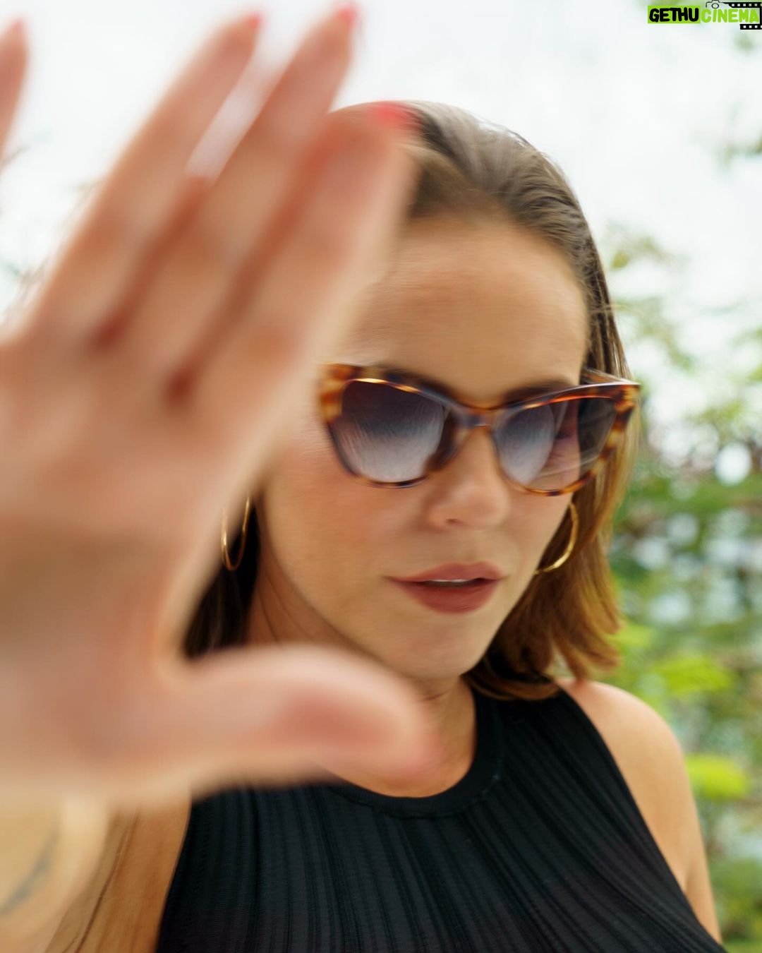 Paolla Oliveira Instagram - -Você não é aquela atriz? -Eu? 😎🥸