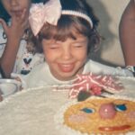 Paolla Oliveira Instagram - Do tempo das lambidas no bolo de aniversário, aos meus shows particulares de pochete e chinelo no meio da sala. Faço um exercício de cuidar dessa menina, dessa criança que mora em mim. Tarefa desafiadora, mas que me mantem viva e vibrante. Um #DiaDasCrianças de amor e paz para todas as crianças desse mundão e um convite pra vcs darem espaço pra sua criança interior ser bem feliz!