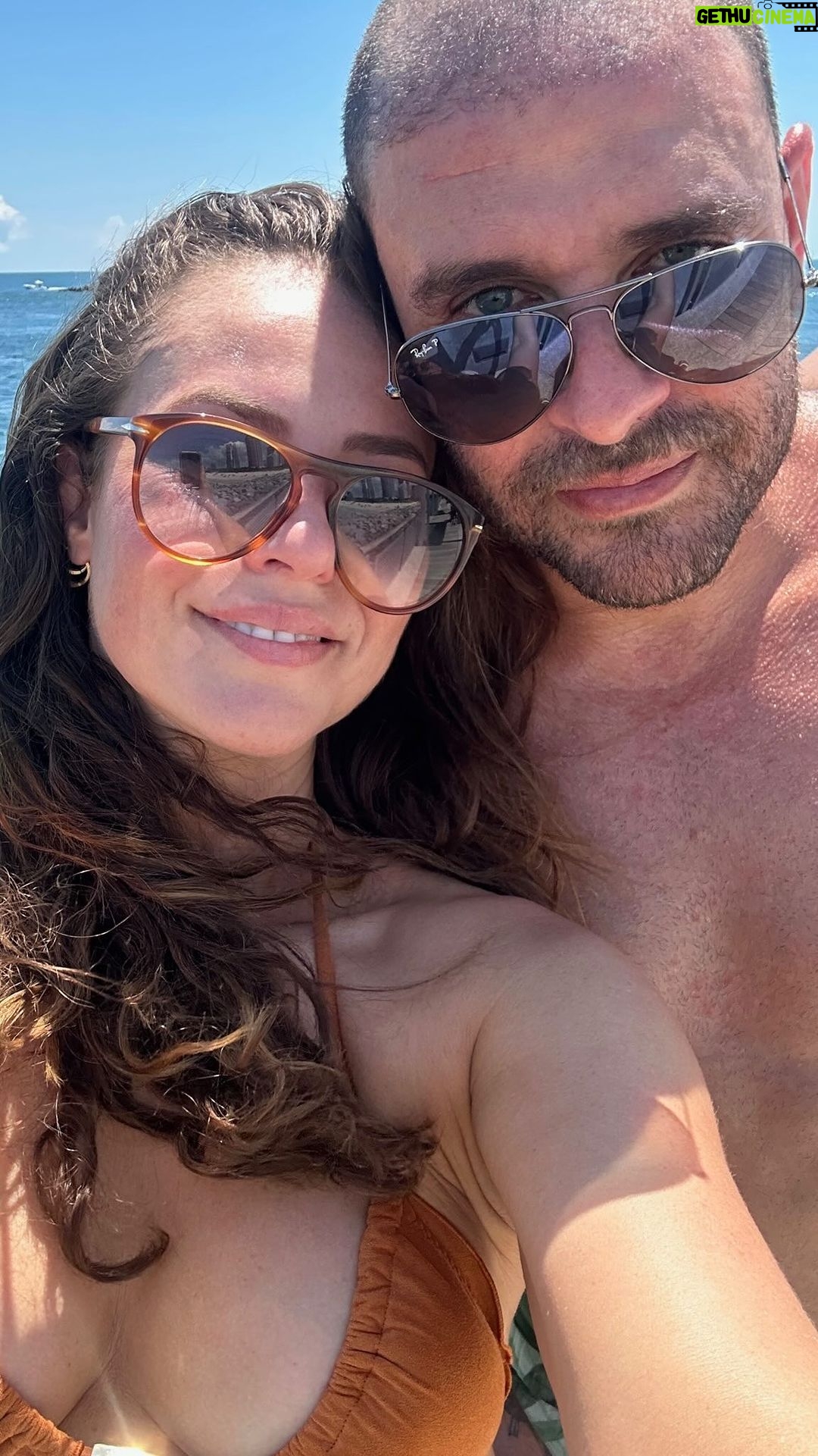 Paolla Oliveira Instagram - Foi uma experiência deliciosa ver a música brasileira atravessando fronteiras. Misturar uma pitada de férias com muita correria, malas pra todo lado, aeroporto, espera, samba... Mas tb amor e cumplicidade. Sua turnê nos EUA foi linda, @diogonogueira_oficial 😅❤️