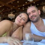Paolla Oliveira Instagram - Férias pra mim, trabalho pra ele, vida que segue para os dois... Tem hora que o melhor é deixar a vida nos levar… E juntos ❤️