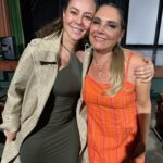 Paolla Oliveira Instagram - Eu aqui no feriadão, me deu vontade de falar de uma das coisas que mais me dá vontade de viver: a arte! Eleva meu espírito aplaudir essas colegas de profissão tão talentosas e raçudas. Cada uma com seu legado e história nesses palcos vida a fora. Esses dias pude conferir três talentos que valem muito a pena indicar pra vocês aqui também. @claudiaabreu_atriz incrível em "Virgínia". Em cartaz no RJ. @veraholtz sempre potente, hipnotizante em "Ficções", em cartaz esse fim de semana em Curitiba. @heloisaperisse transformando o humor numa reflexão genial, através de "A Iluminada". Agora indo fazer apresentações em BH. São três espetáculos bem distintos que se conectam através do amor pela nossa cultura, pelo teatro, pela coisa mais preciosa em qualquer arte que se escolha fazer, o público. Vá ao teatro!