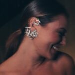 Paolla Oliveira Instagram - Uns quarteirões à pé, uns drinks e sorriso solto. Sextando…⚡🖤