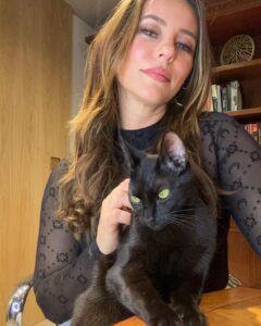 Paolla Oliveira Instagram - Sexta-feira 13, podem brincar, soltar as bruxas, só não pode maltratar nenhum animal e meu apelo hoje é para proteger e cuidar principalmente os gatos pretos. Superstições e 
