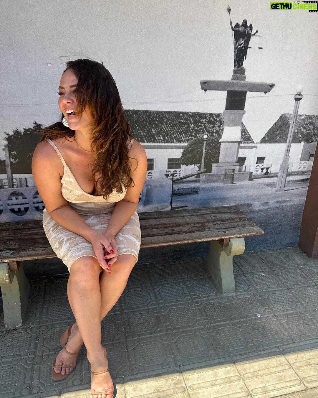 Paolla Oliveira Instagram - Um universo particular… Sem grandes takes ou fotos icônicas. Só dando tempo pra que as coisas façam sentido de novo, com lembranças de coisas que ja passaram, mas que moram aqui na gente… Nele e em nós que viemos depois. Aqui reside o tempo que a vida corrida faz passar depressa demais e borra o que mais é importante… A vida que a gente leva e as pessoas que a gente ama. Rio Grande do Norte
