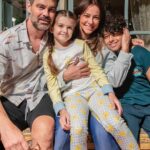 Paolla Oliveira Instagram - INDICADOS AO EMMY INTERNACIONAL de "MelhorNovela” com #CaraECoragem, disposição e trabalho. A indicação, que dividimos com #Pantanal, ja é um luxo, pq enche de orgulho uma turma que ralou muito para inovar, emocionar e fazer das nossas novelas, um dos maiores produtos do nosso país. Parabéns, @csoutoh e @natigrim, duas mulheres incansáveis e destemidas à frente dessa projeto! Parabéns também a toda equipe, que saltou, explodiu, chorou e sorriu muito, junto a cada um de nós desse elenco maravilhoso!!! Obrigada, @taisdeverdade, por uma parceria que ultrapassou as telas e foi um presente nesse trabalho. Muito feliz com essa indicação 🖤