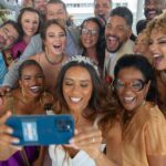 Paolla Oliveira Instagram - INDICADOS AO EMMY INTERNACIONAL de "MelhorNovela” com #CaraECoragem, disposição e trabalho. A indicação, que dividimos com #Pantanal, ja é um luxo, pq enche de orgulho uma turma que ralou muito para inovar, emocionar e fazer das nossas novelas, um dos maiores produtos do nosso país. Parabéns, @csoutoh e @natigrim, duas mulheres incansáveis e destemidas à frente dessa projeto! Parabéns também a toda equipe, que saltou, explodiu, chorou e sorriu muito, junto a cada um de nós desse elenco maravilhoso!!! Obrigada, @taisdeverdade, por uma parceria que ultrapassou as telas e foi um presente nesse trabalho. Muito feliz com essa indicação 🖤